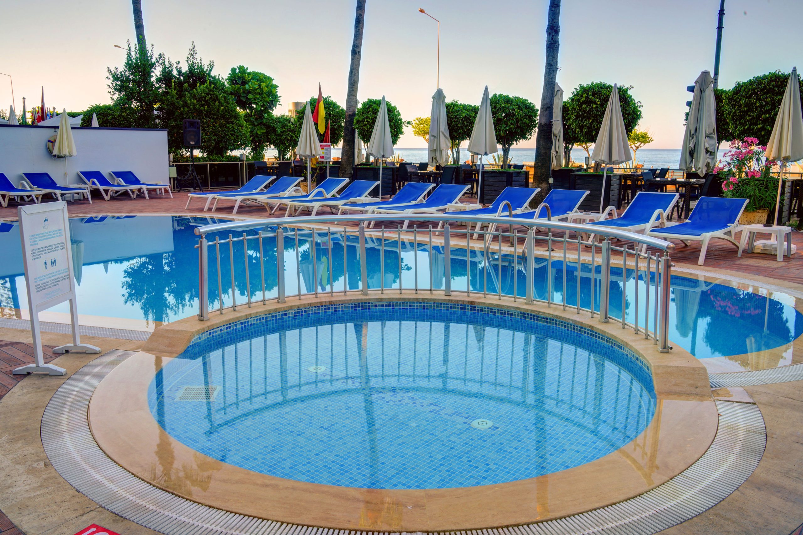 Parador Beach Hotel