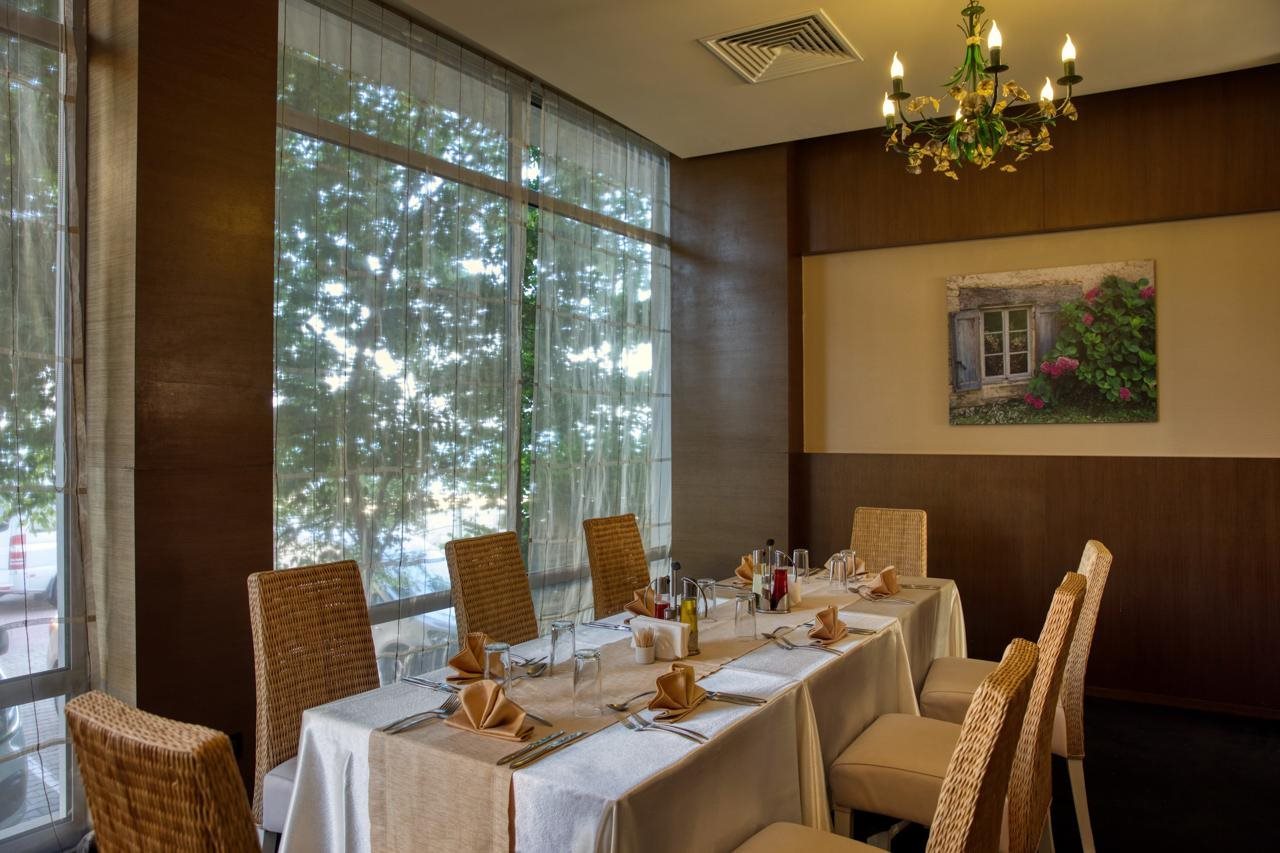 Sandy Bay Hotel
